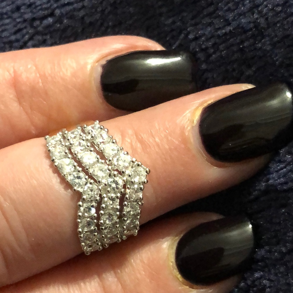 DONATED-14K Yellow Gold and  3 Rows of diamonds. - Picture 5 of 7